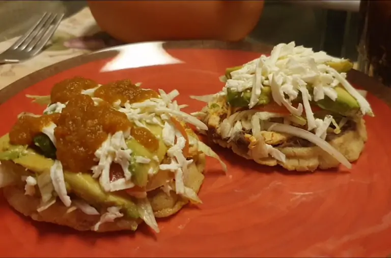 sopes de pollo