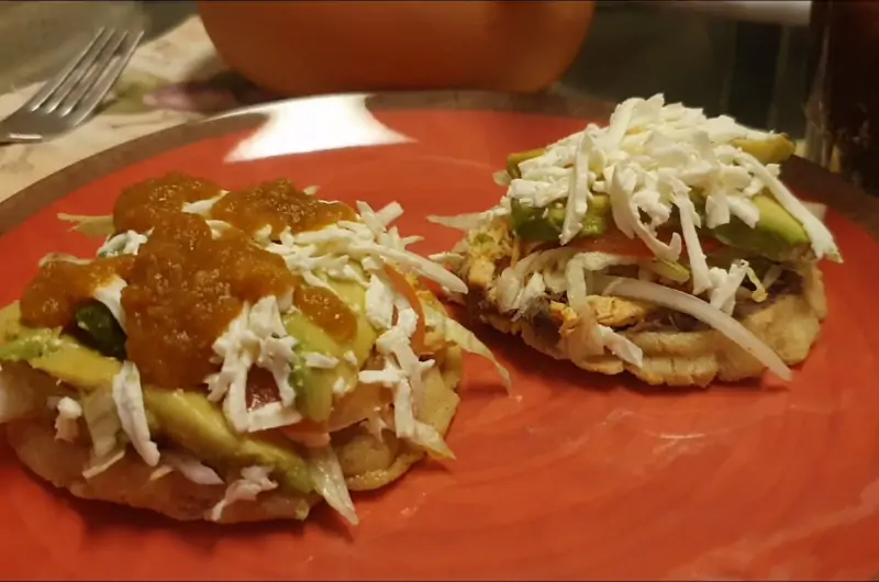 sopes de pollo