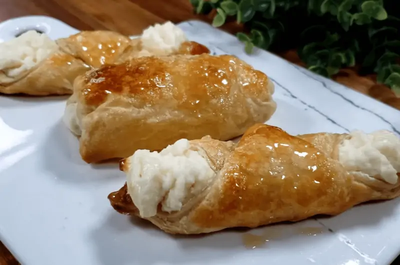 Classic Quesito Puerto Rico (Cheese-filled Pastry)