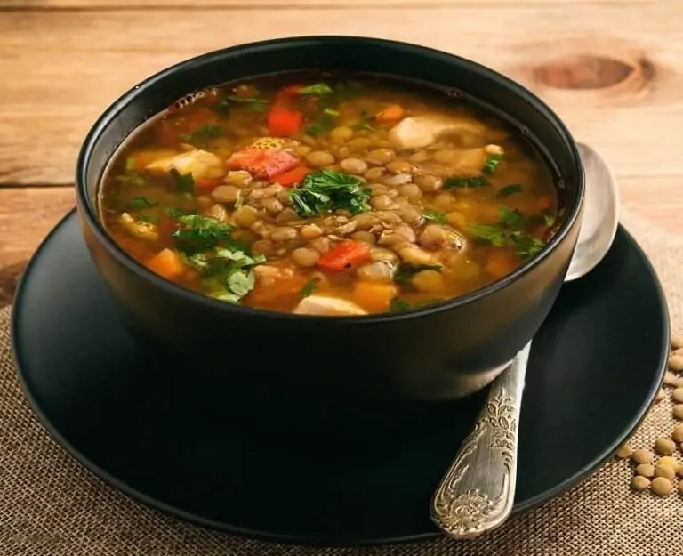 sopa de lentejas colombiana